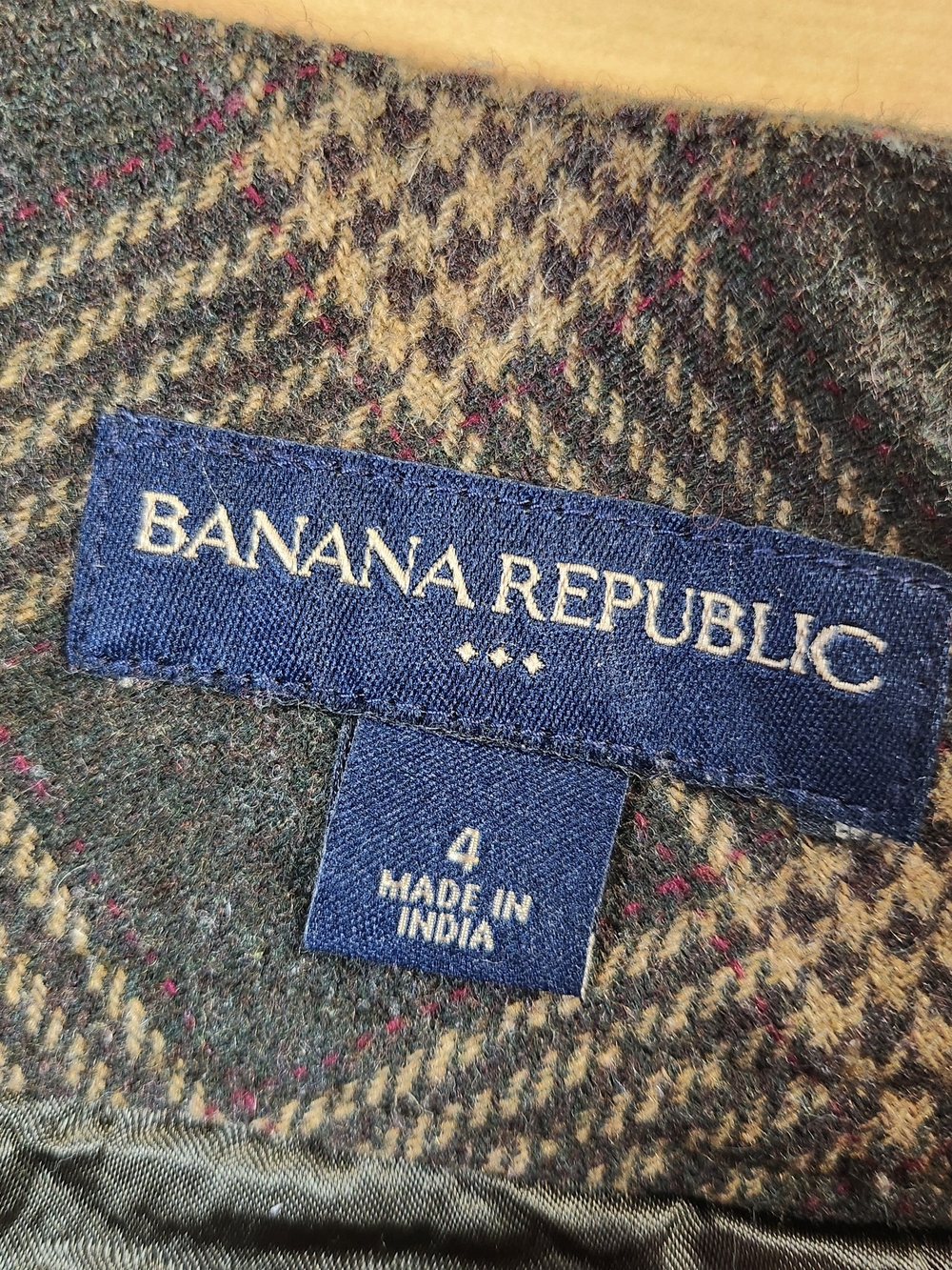 Banana Republic Wool-Blend Kick Pleat Olive Plaid Pencil Skirt - Picture 4 of 10
